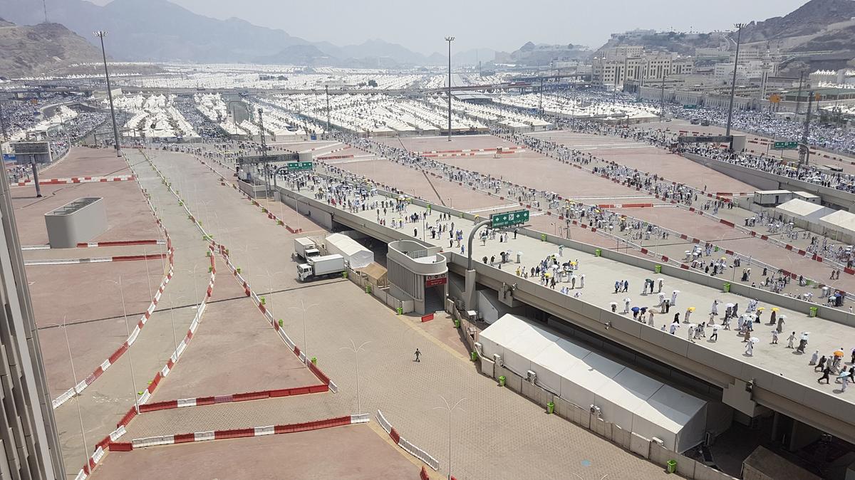 Pilgrims walking toward the Jamarat